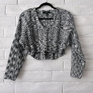 Forever 21. Knit cropped sweater. V neck. Excellent condition.